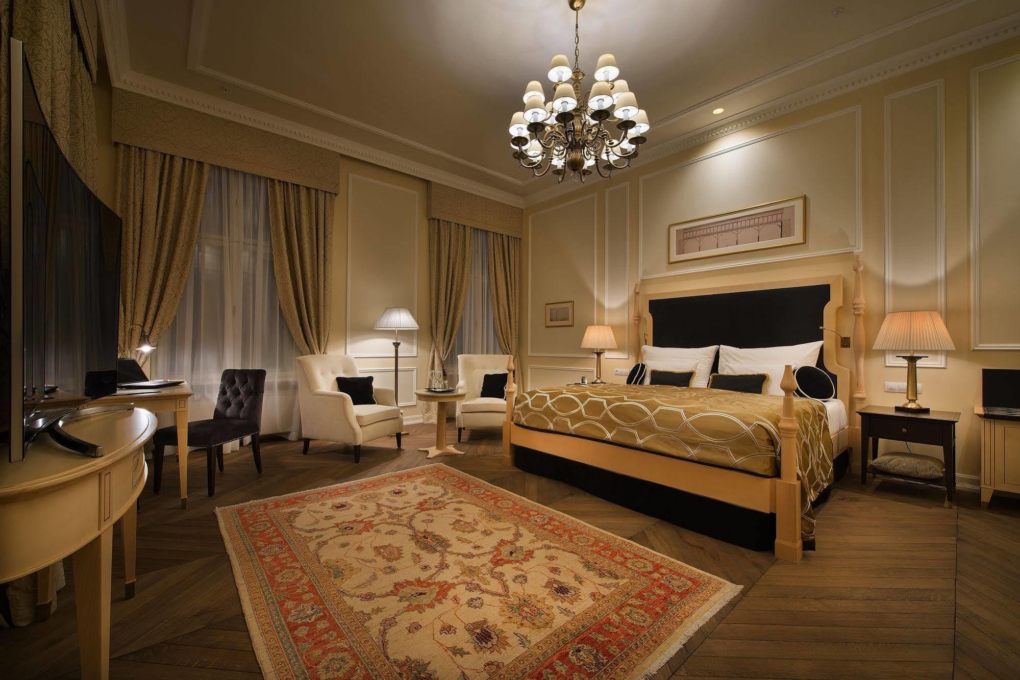Wilson Palace By Loft Bratislava Buitenkant foto
