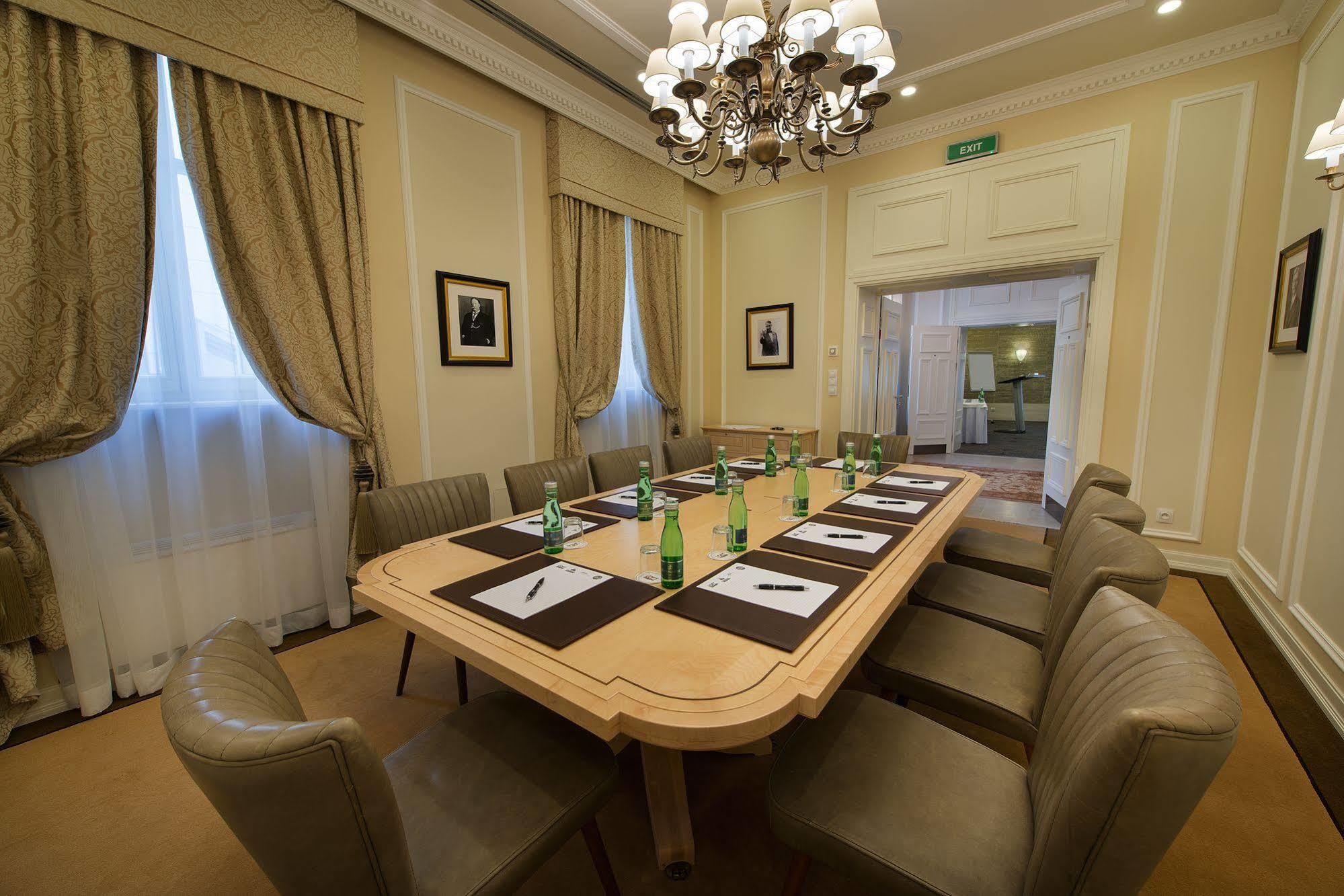 Wilson Palace By Loft Bratislava Buitenkant foto