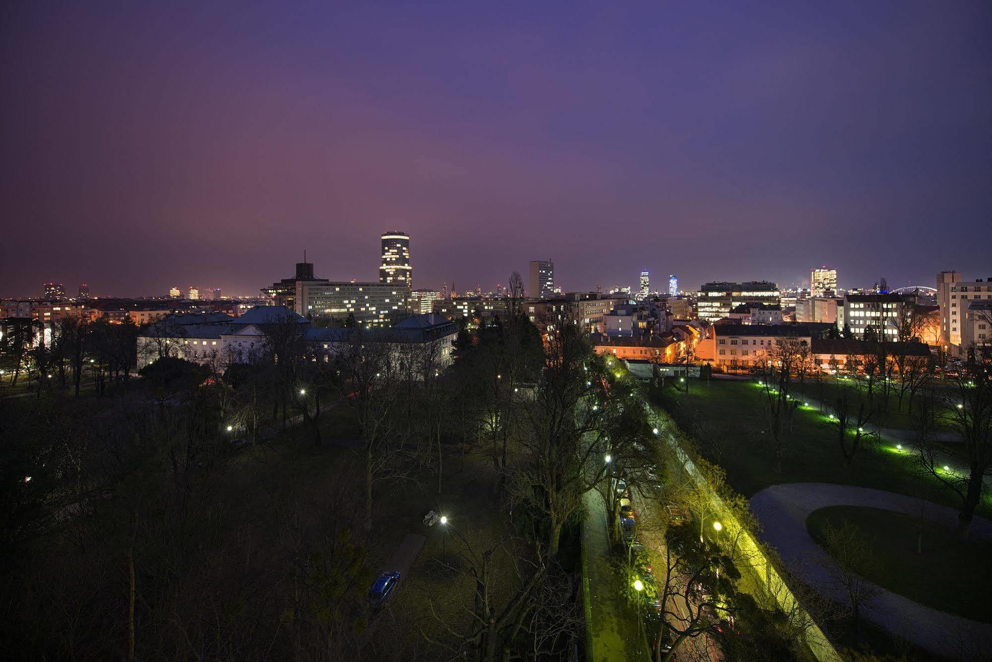 Wilson Palace By Loft Bratislava Buitenkant foto