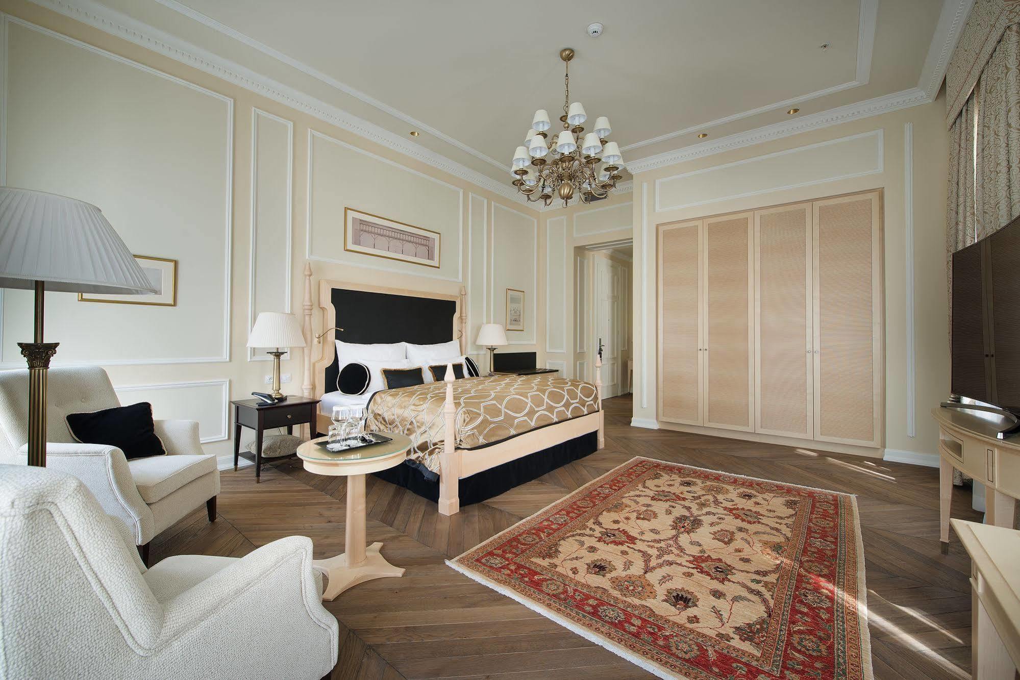 Wilson Palace By Loft Bratislava Buitenkant foto